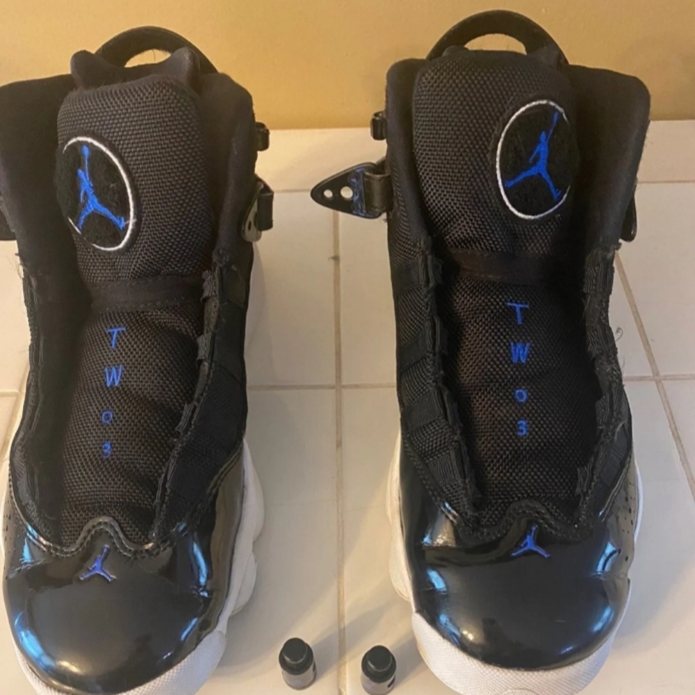 Black & blue Jordan’s size 6.5